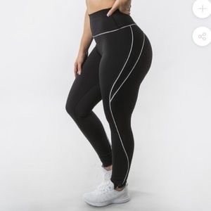 Buffbunny Nirvana legging Size Large